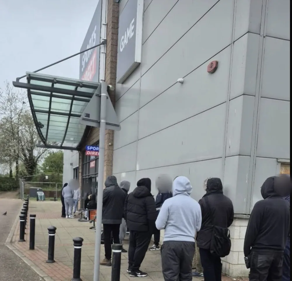 Sports Direct Barnet: the queue for the 30th Celebration drop